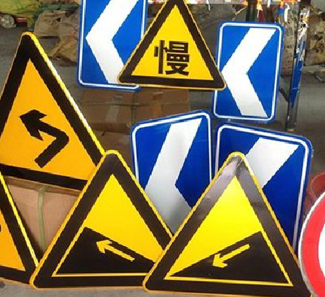 凤庆标识标牌中颜色的确定是很重要的。